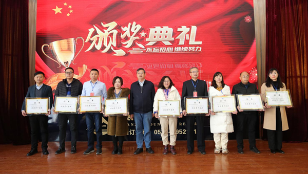 一場會議，兩項殊榮！